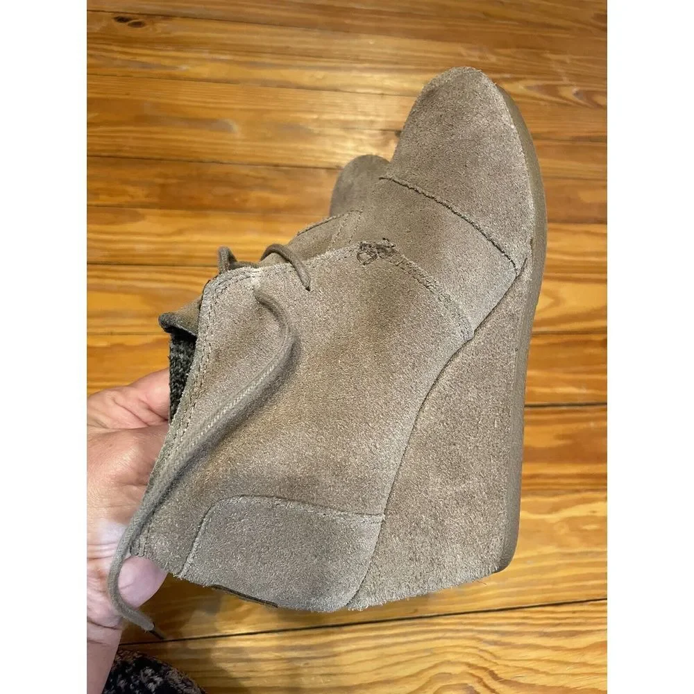 Tom's Desert Wedge Women's Tan Taupe Suede Ankle‎ Booties Lace Up Size 7